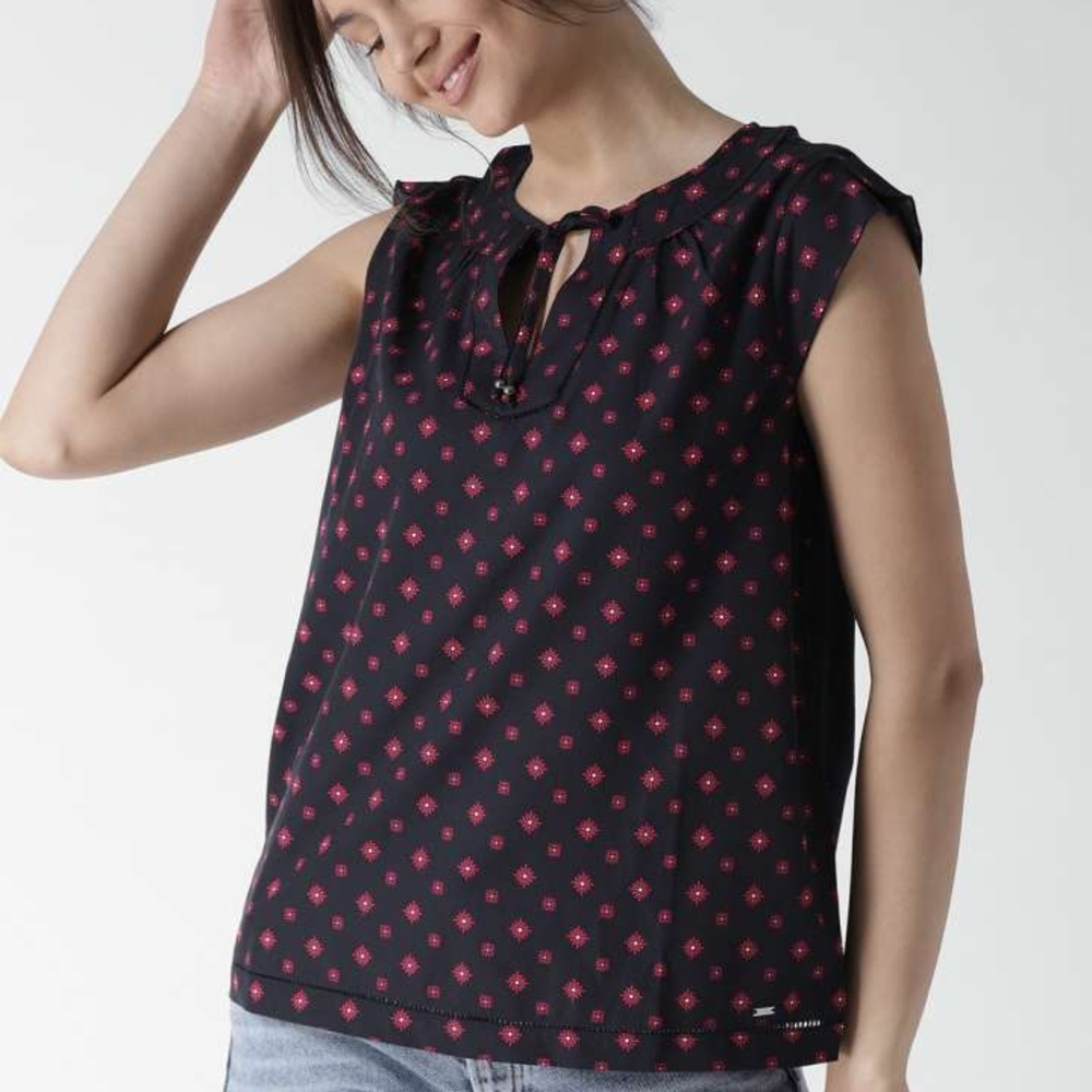 Women's Black and Pink Sleeveless Top